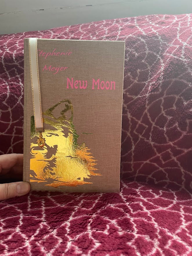 New Moon rebind by Stephenie Meyer
